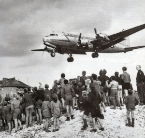 C-54landingattemplehof-300x286.jpeg